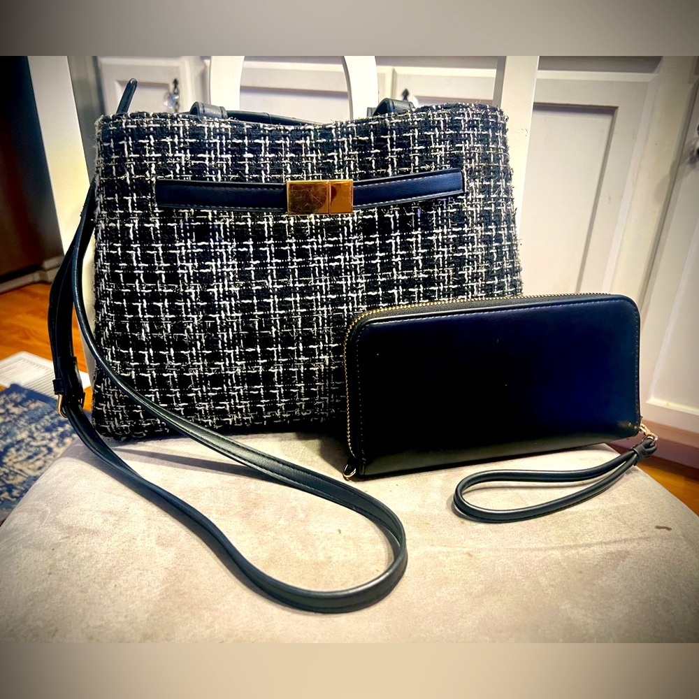 Black textured purse with matching black wallet, both great condition